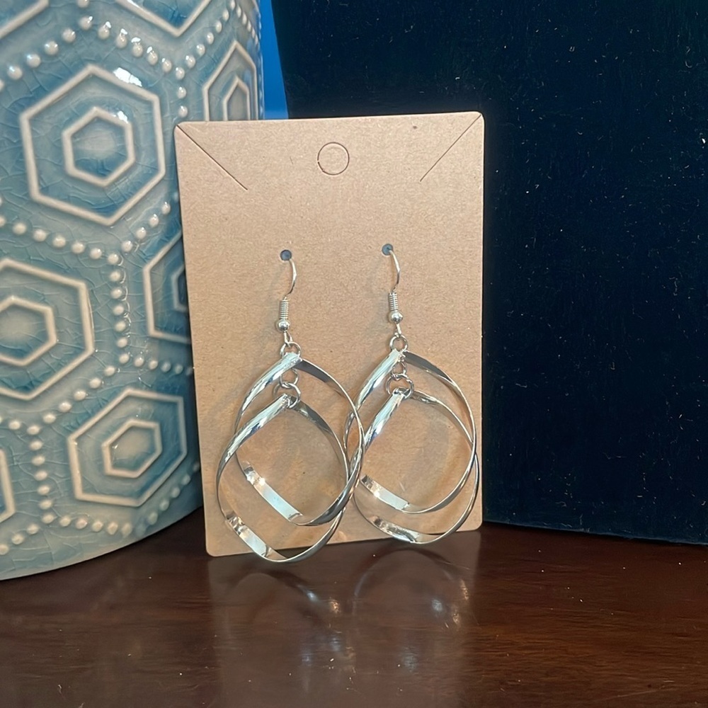 NEW Silver tone Drop Earrings